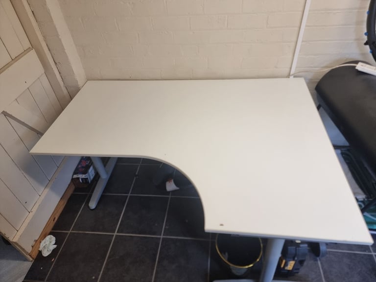 image for Free Ikea desk