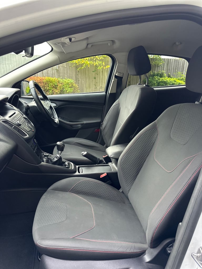 2015 Ford Focus 1.0 EcoBoost 125 Zetec S 5dr HATCHBACK Petrol Manual