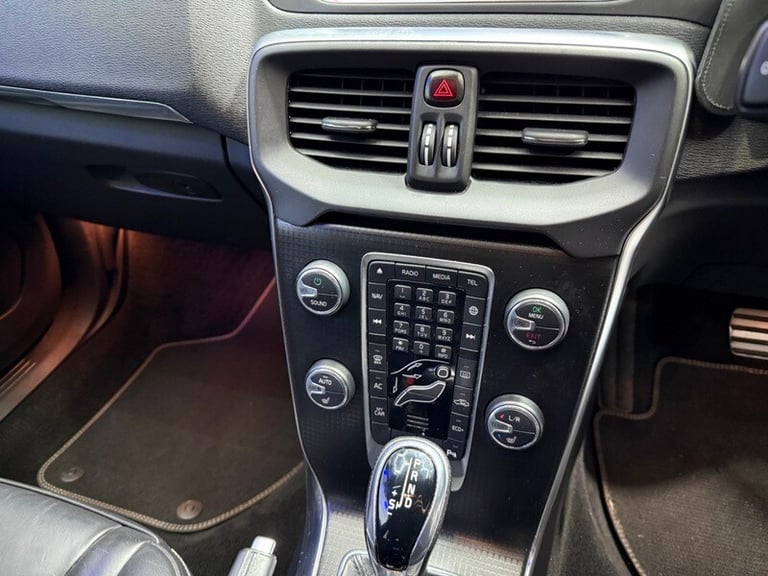 Volvo V40 D3 R-DESIGN PRO