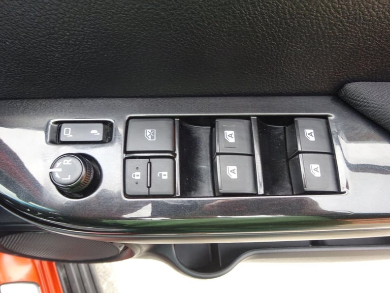 2021 Toyota Hilux 2.8 D-4D Invincible Auto 4WD Euro 6 (s/s) 4dr PICK UP Diesel Automatic