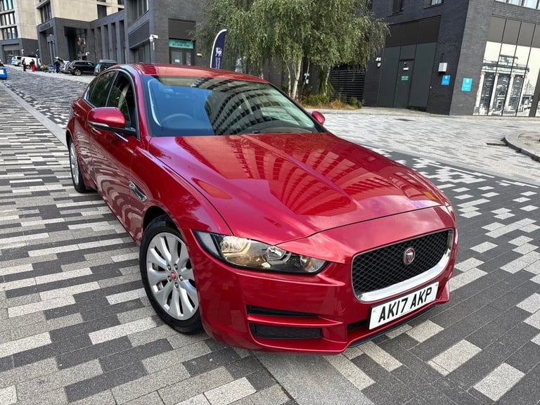 2017 JAGUAR XE SE 2.0 DIESEL AUTOMATIC SALOON 4dr RED 