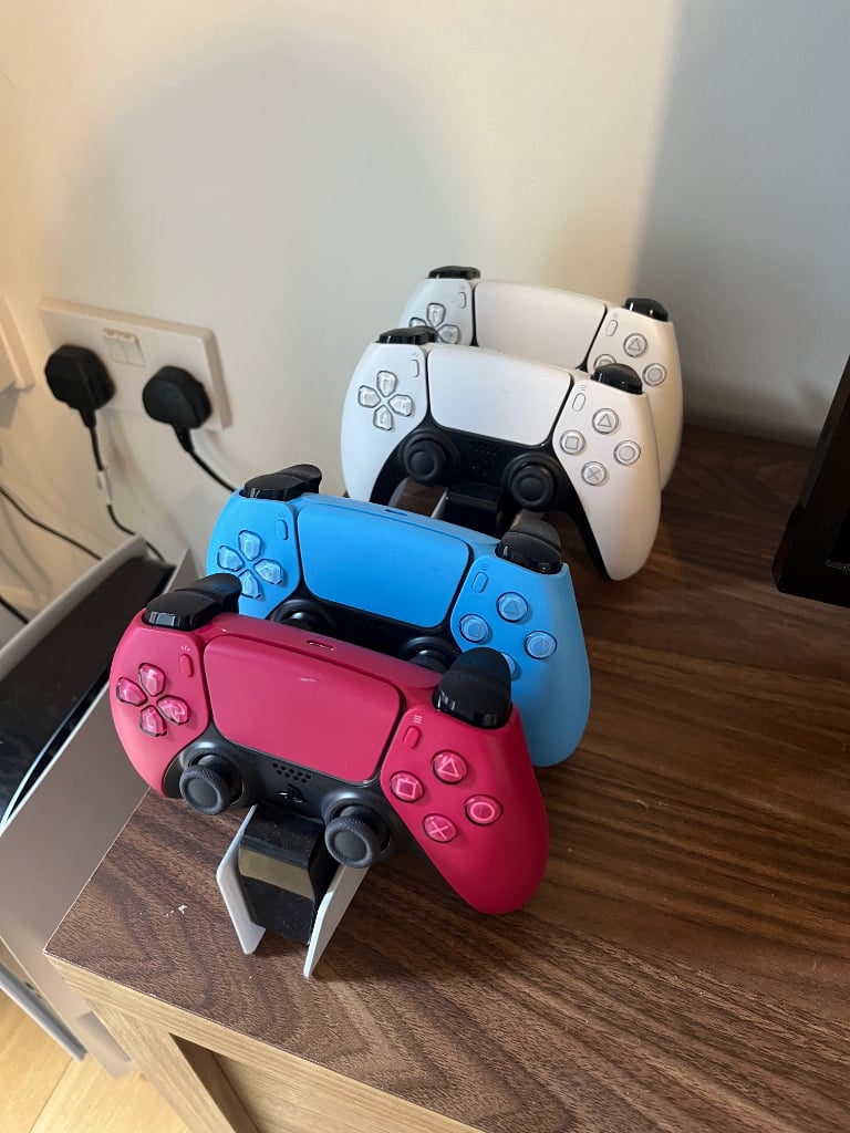 Sony PlayStation DualSense wireless controllers and charging stations / docks (Blue, Red, White)