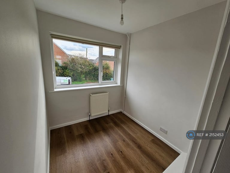 3 bedroom house in Harvey Close, East Cowes, PO32 (3 bed) (#2152453)