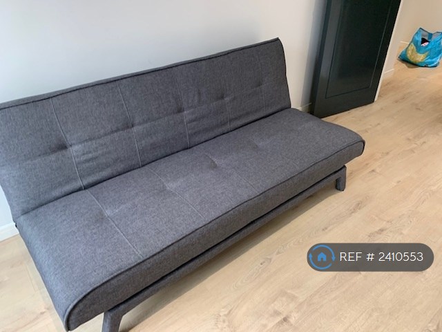 1 bedroom flat in Market Hill, Buckingham, MK18 (1 bed) (#2410553)