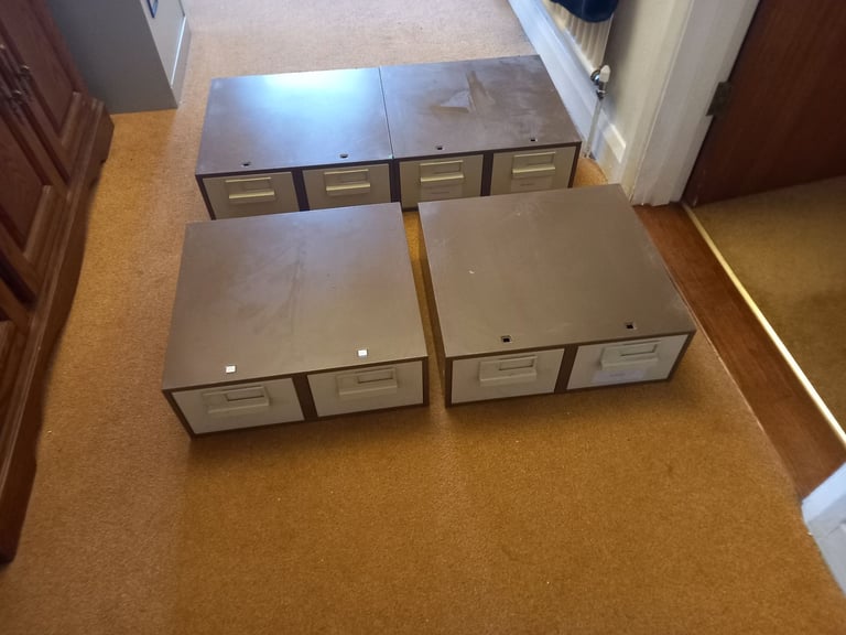4 units metal cabinet