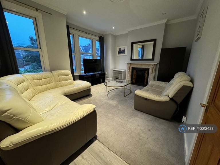 image for 3 bedroom flat in Brancaster Road, London, SW16 (3 bed) (#2212438)