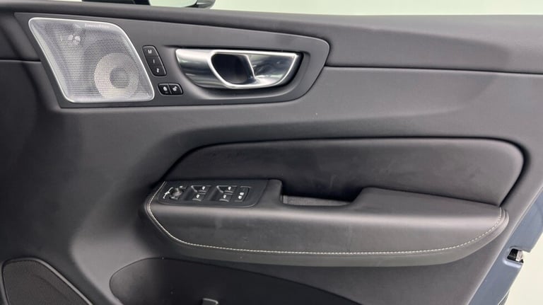 2022 Volvo XC60 Ultimate, B5 AWD mild hybrid, Petrol, Dark Estate Petrol Automatic