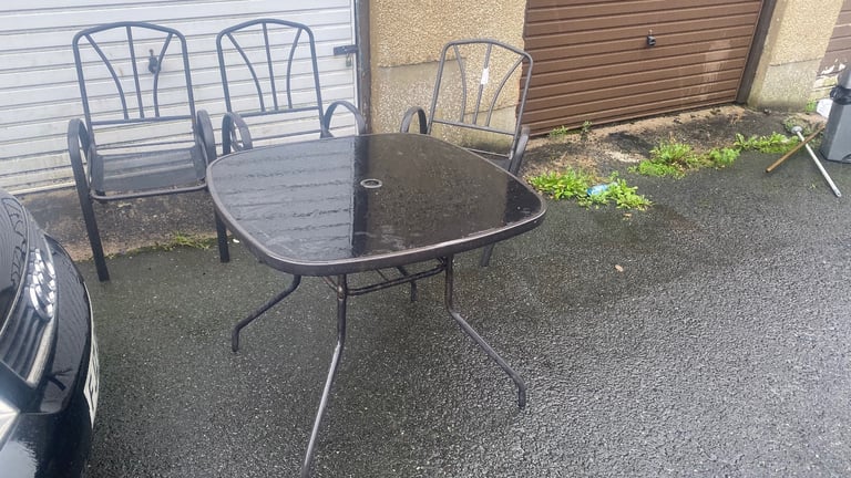 image for Metal table and 3 chairs