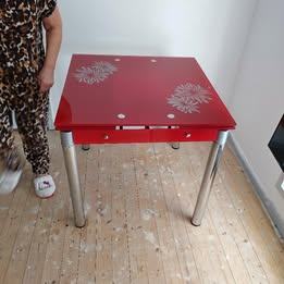 super condition red designer glass extendable table size 32in closed 53in opened 29in high