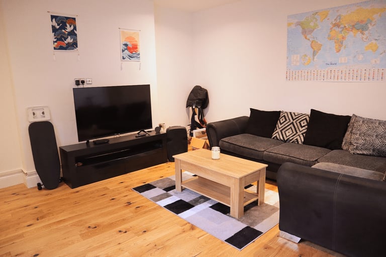 Flatmate Wanted for Stunning 2-bed (Zone 1, Earl's Court)