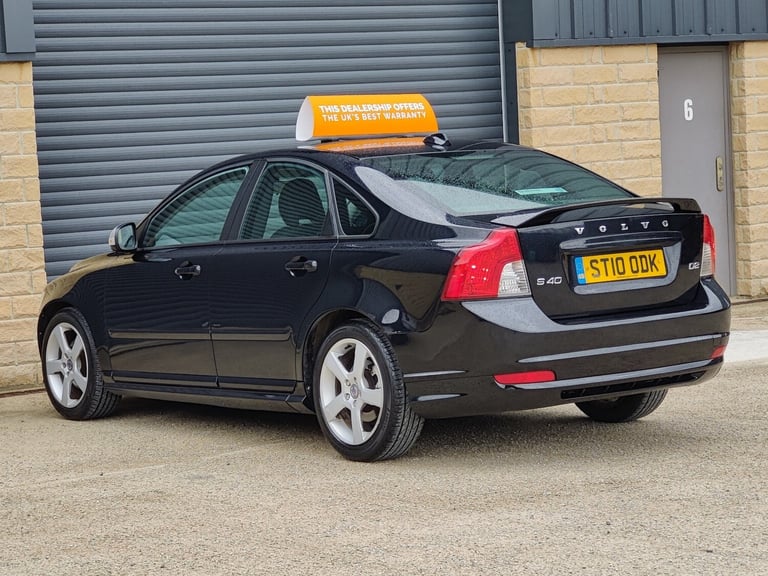VOLVO S40; 1.6 DIESEL; 115BHP; R DESIGN D2; 4 DR; MANUAL; BLACK; 62 MPG; £35 TAX
