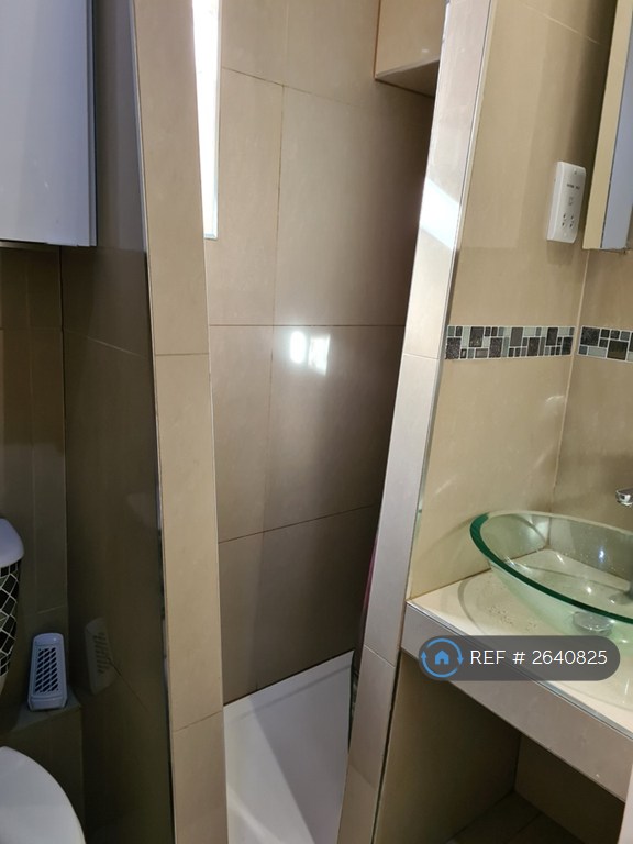 Studio flat in Azenby Road, London, SE15 (#2640825)