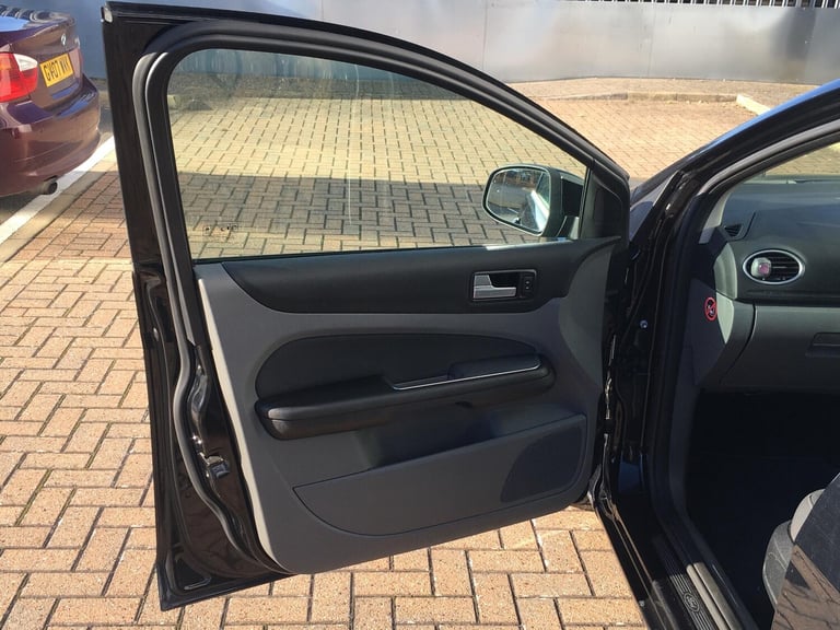 2010 Ford Focus 1.6 Titanium 5dr HATCHBACK Petrol Automatic