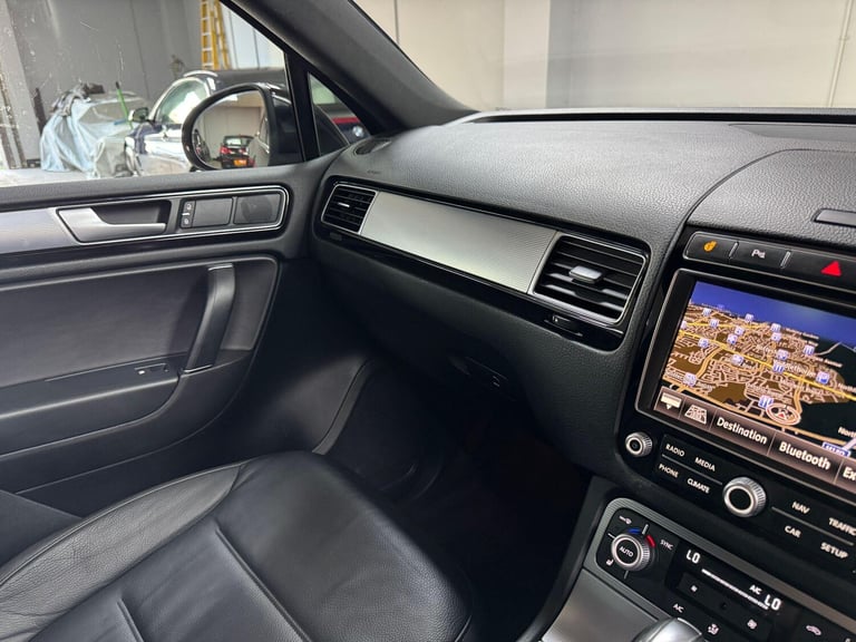 2015 Volkswagen Touareg 3.0 TDI V6 BlueMotion Tech R-Line Tiptronic 4WD Euro 6 (s/s) 5dr ESTATE D...