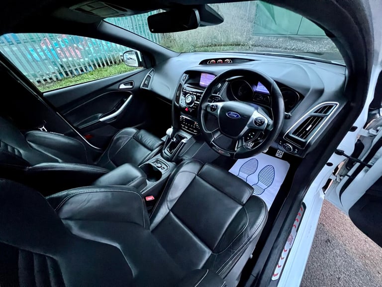 2012 Ford Focus 2.0T ST-3 5dr Ex Police ESTATE Petrol Manual