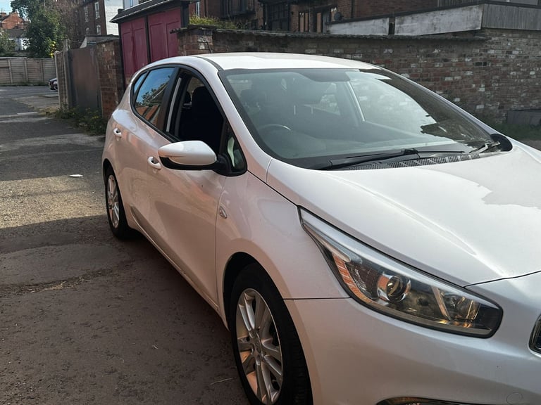 Kia, CEED, Hatchback, 2014, Manual, 1396 (cc), 5 doors