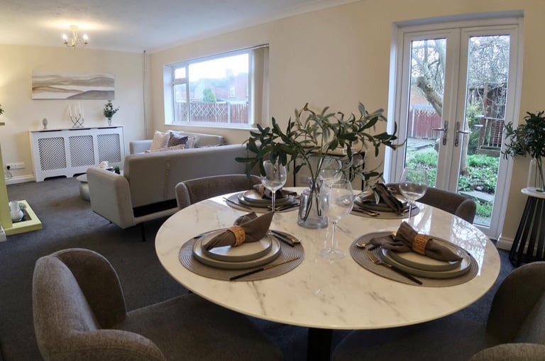 4 bedroom attached house Rugby centre 