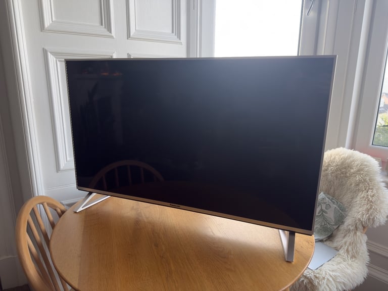 image for Panasonic Viera 40DX700B LED HDR 4K Ultra HD Smart TV