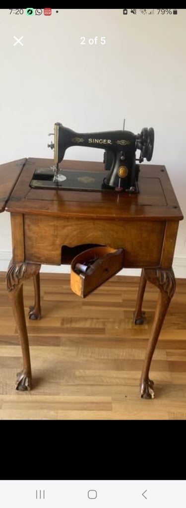 1941 Singer Sewing Machine With Hideaway Table