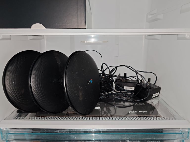 BT smart hub 2 WiFi extenders (only 1 left)