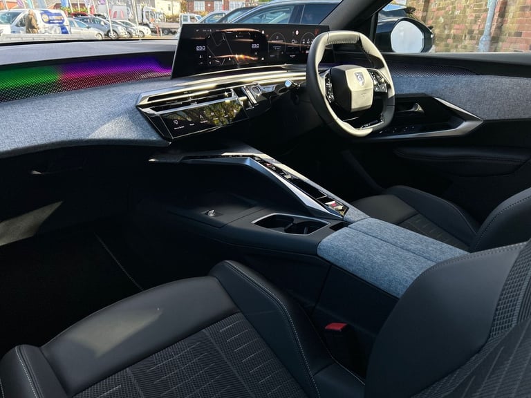 2025 Peugeot 5008 1.2 Hybrid 136 GT 5dr e-DSC6 HATCHBACK PETROL Automatic