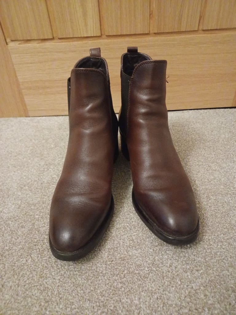 Tamaris Brown leather ankle boots 