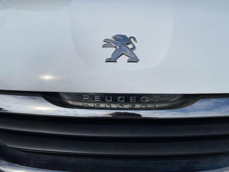 2015 Peugeot 2008 1.2 PureTech Access Euro 6 5dr (A/C) Petrol