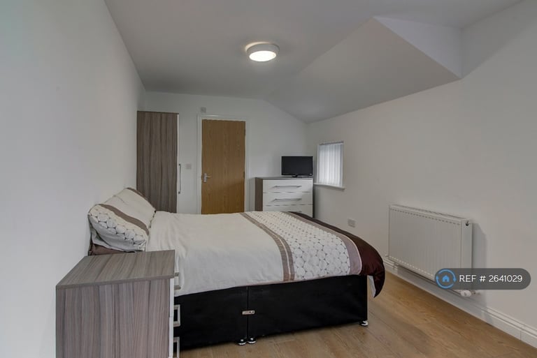 7 bedroom flat in Stonemasons Close, Liverpool, L7 (7 bed) (#2641029)