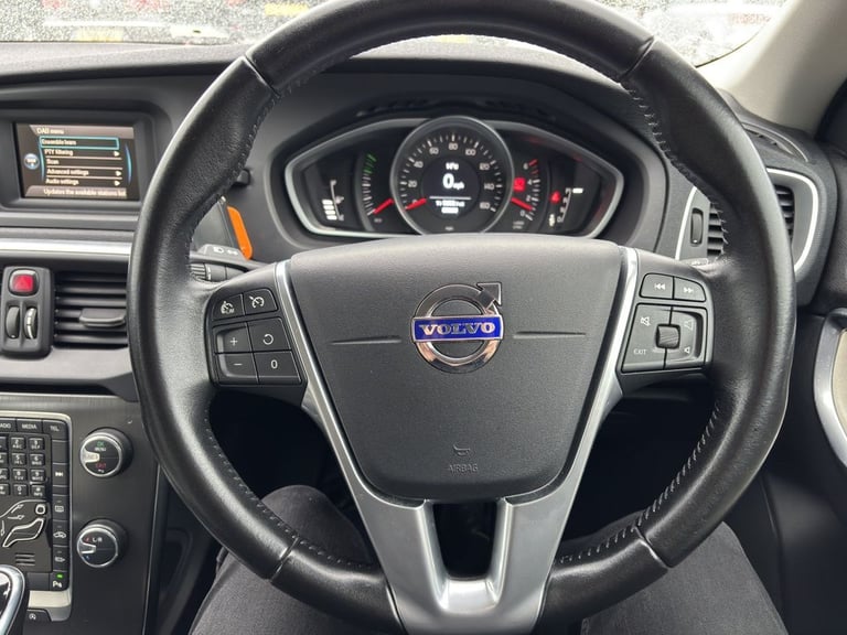 2016 Volvo V40 Cross Country 2.0 D2 Lux Hatchback 5dr Diesel Auto Euro 6 (s/s) (120 ps) Hatchback...