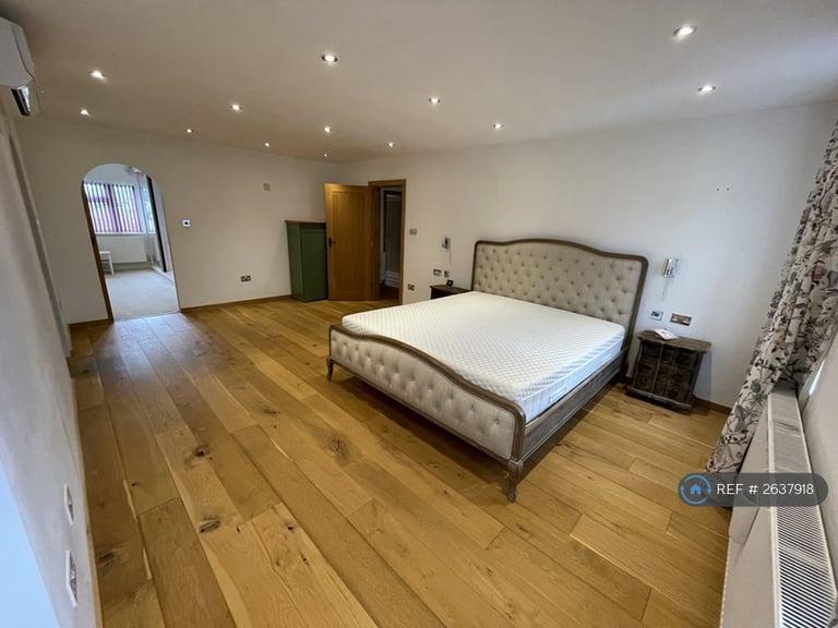 5 bedroom house in Wellesley Avenue, Iver, SL0 (5 bed) (#2637918)