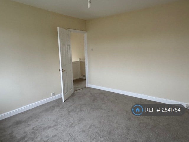 3 bedroom house in Alnwick Road, London, SE12 (3 bed) (#2641764)