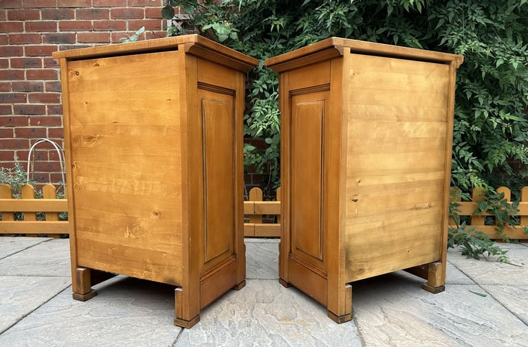Pair of Luxury And So To Bed Manoir 4 Draw Bedside Chests – Great Condition – RRP £2,570