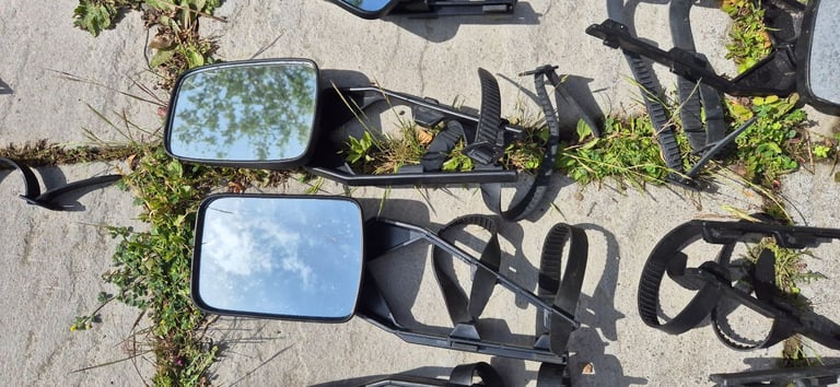 Towing mirrors for caravans.