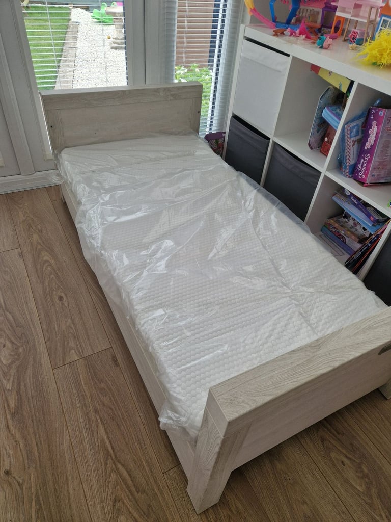 Silver cross cot/bed