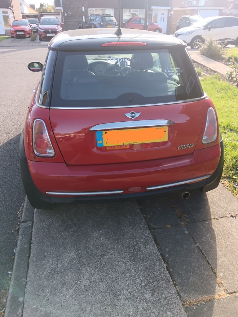 Breaking Mini R50 Cooper 1.6 petrol 2005, chilli red