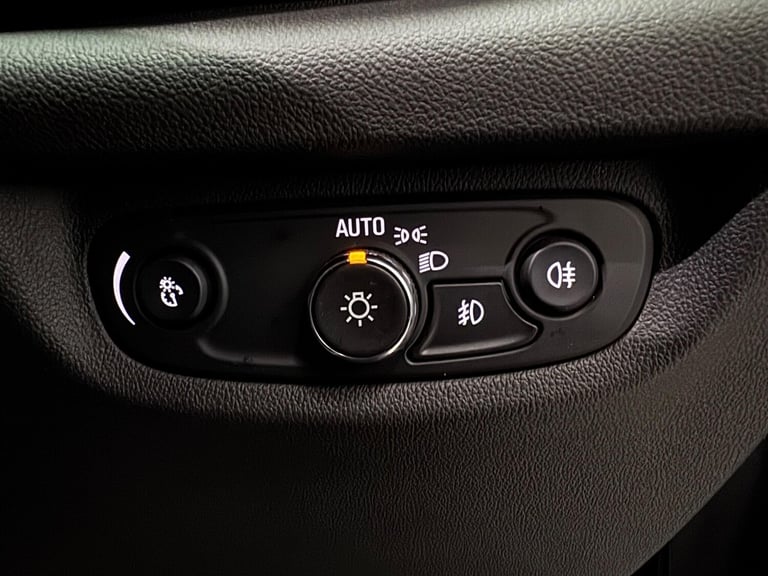 2017 Vauxhall Insignia 2.0 Turbo D SRi Vx-line Nav 5dr HATCHBACK DIESEL Manual