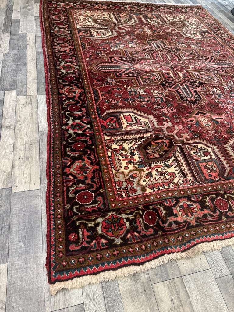 Antique handmade Persian heriz rug 300x210