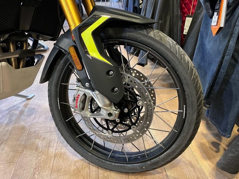 2025 Triumph Tiger 900 RALLY PRO STANDARD TWIN COLOUR Petrol black 6 Speed