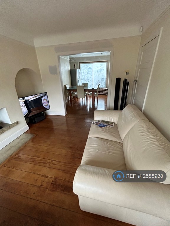 1 bedroom in Garth Road, Morden, SM4 (#2656938)