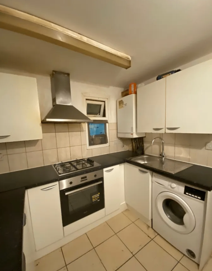 5 Bed Flat above shops to rent in Wembley-EALING ROAD Wembley, London
