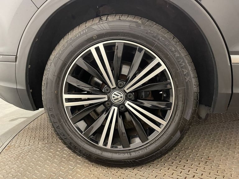2018 Volkswagen Tiguan 2.0 TDI SE Navigation SUV 5dr Diesel DSG Euro 6 (s/s) (150 ps) ESTATE Dies...