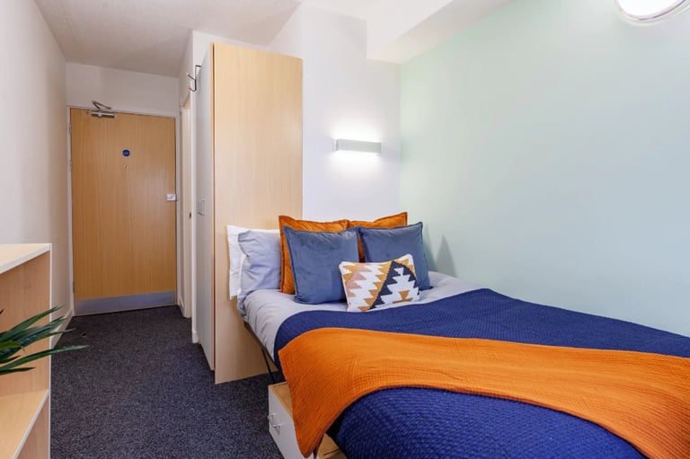 STUDENT ROOMS TO RENT IN PRESTON. STUDIO WITH PRIVATE ROOM, BATHROOM