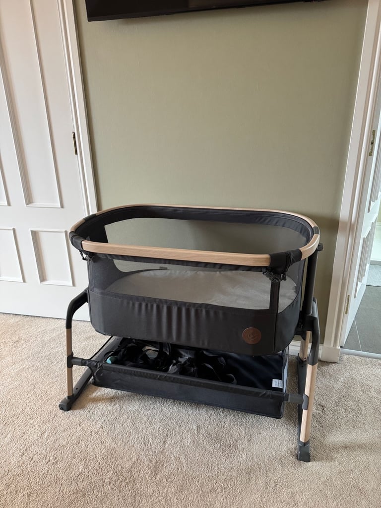 image for Maxi-Cosi Iora Air co-sleeper