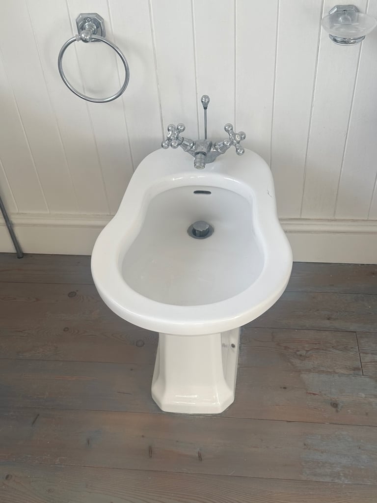 Ceramic Bidet with Chrome Mixer Tap – Traditional Pedestal Style