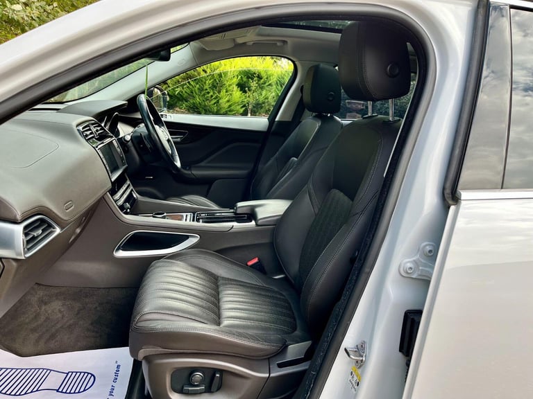 JAGUAR F-PACE 2.0 D180 Portfolio 2016