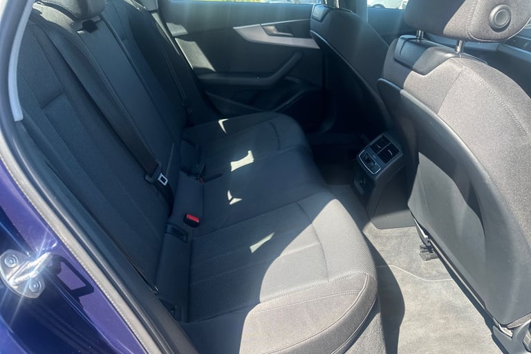  Audi A4 Saloon 2.0 Tfsi 35 Technik Saloon 4dr Petrol S Tronic Euro 6 s/s 150 Ps