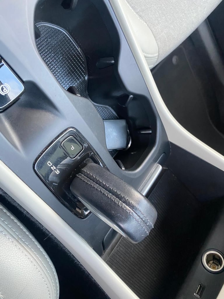 2018 Volvo XC40 2.0 D3 Momentum SUV 5dr Diesel Auto Euro 6 150BHP