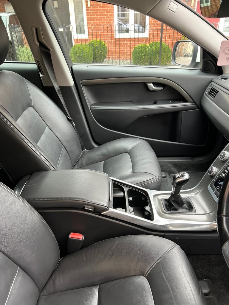 2015 Volvo, XC70 D4, 181HP SE NAV Manual