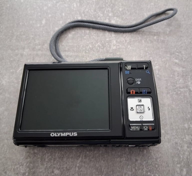 Olympus X-42 Digital Camera 12MP - Black - BOXED C/W ALL ACCESSORIES