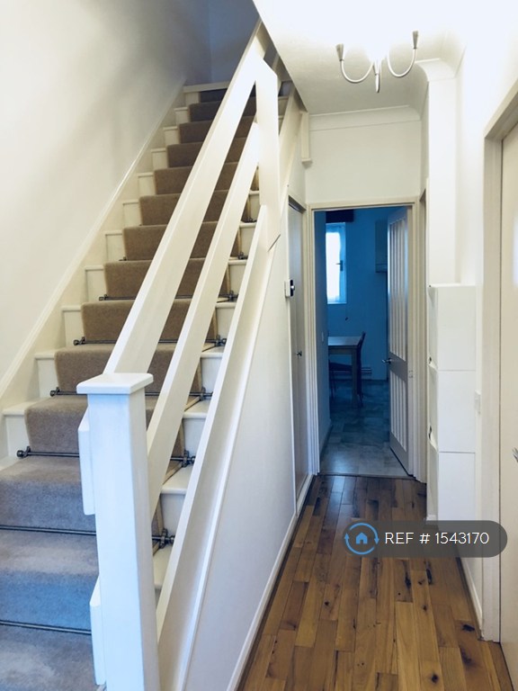 2 bedroom flat in Prospect Place, London, E1W (2 bed) (#1543170)